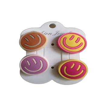 סיכות לקישוט הבגד, הנעל, התיק מגיע 4 דגמים - סמיילי