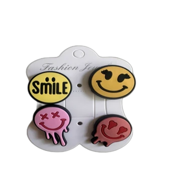 סיכות לקישוט הבגד, הנעל, התיק מגיע 4 דגמים -סמיילים