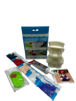 שיבוץ יהלומים על בובה מפלסטיק-איש