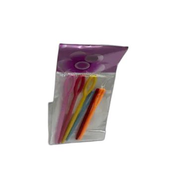 מחטים מפלסטיק בגדלים שונים עם קוף רחב