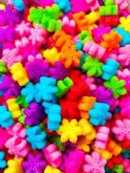 חרוזי אקריל-מיוחדים-צבעים חזקים- פרח